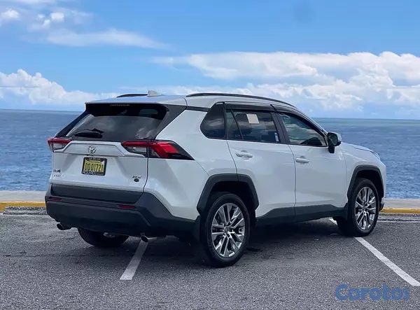 jeepetas y camionetas - Toyota Rav4 XLe Premium  5