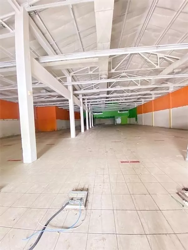 oficinas y locales comerciales - Nave céntrica amplia 4