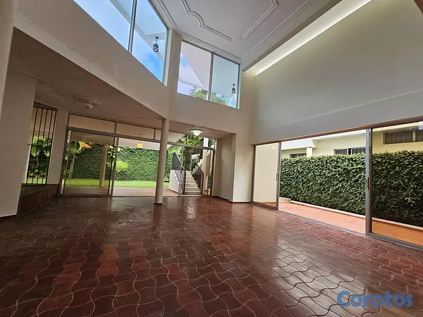 casas - Casa de 5 habitaciones 4 baños 4 parqueos en alqui 5