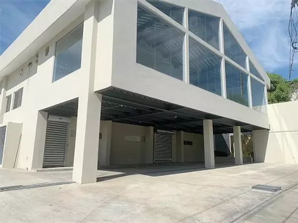 oficinas y locales comerciales - Nave en Engome 3200 m 2