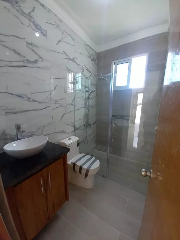 casas - Casa de 2 niveles en venta en Los Prados con vista a las montañas  4