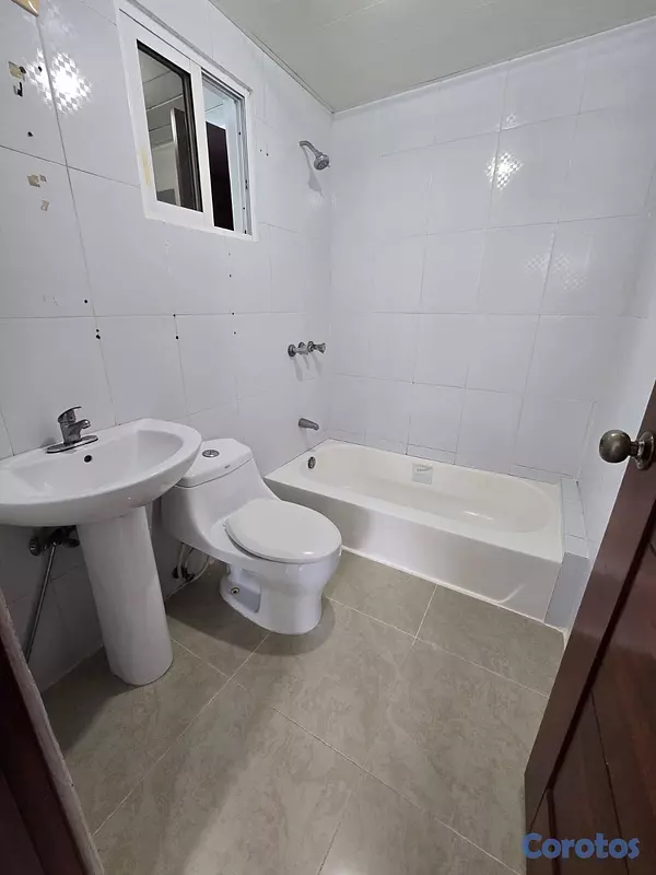 apartamentos - Oportunidad en Evaristo Morales de 3 habitaciones 2.5 baños  2 parqueo ascensor  10