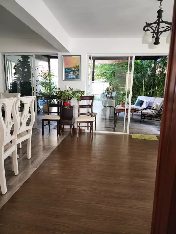 casas - Vendo Casa Avenida Independencia  4