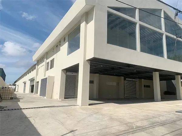 oficinas y locales comerciales - Nave en Engome 3200 m 3