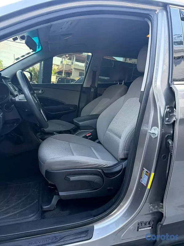 jeepetas y camionetas - Hyundai Santa Fe SE 2018 6