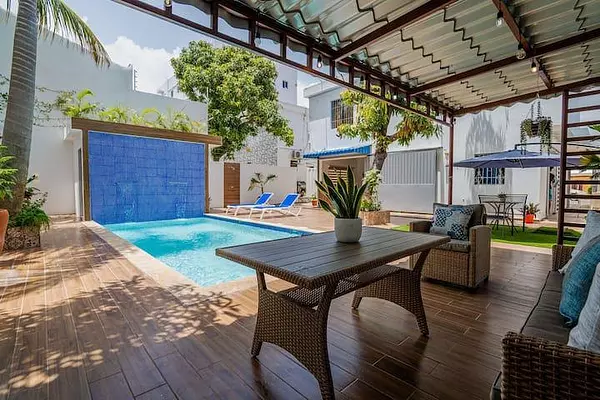 casas - Casa con 5 habitaciones y piscina en Corales del Sur, Santo Domingo Este 7