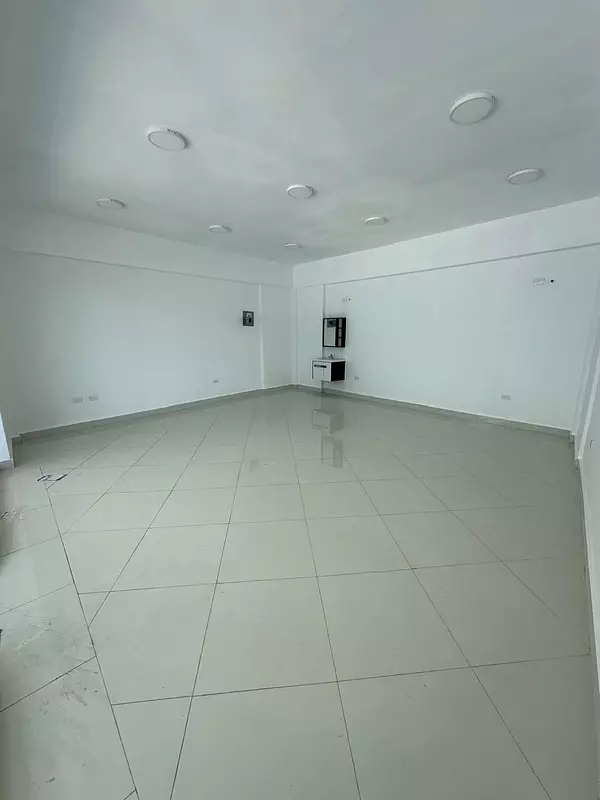 oficinas y locales comerciales - Local céntrico y moderno en bella vista  2