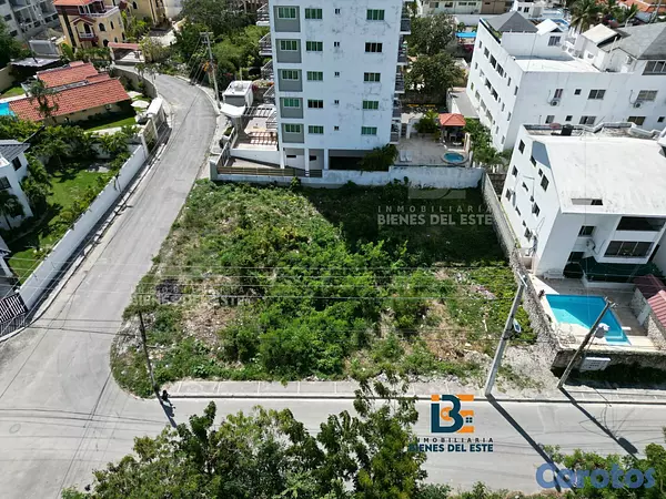 solares y terrenos - SE VENDE DE OPORTUNIDAD Excelente Solar con 750 me 4