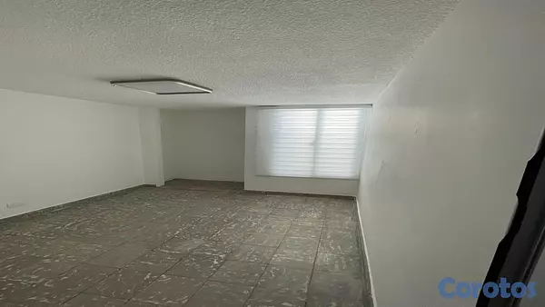 oficinas y locales comerciales - Local comercial en Alquiler en Zona Estratégica con 3 Parqueos 2