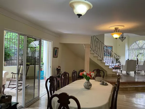 casas - Vendo casa en  Arroyo Hondo lll 8