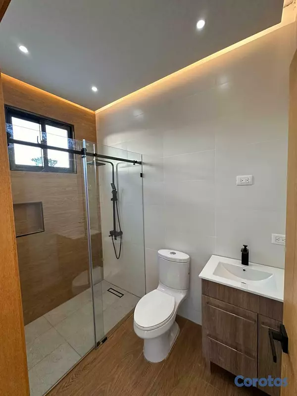 casas - Casa en venta en la Urbanizacion Don Fernando, Gur 5
