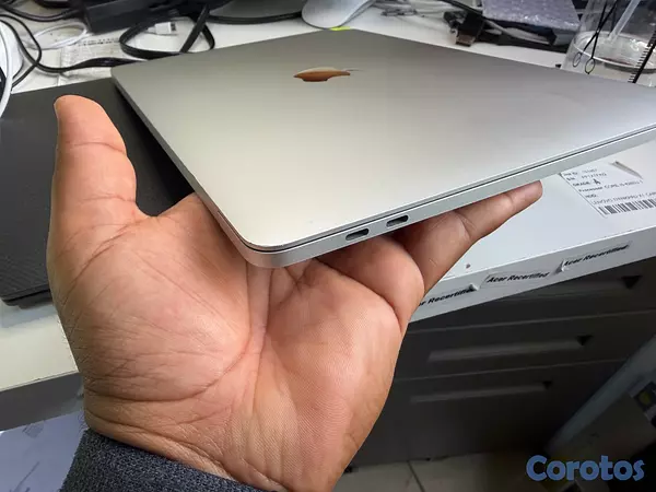 computadoras y laptops - MacBook Pro 2020 13-Inch m1 16GB 500 almacenamiento 4