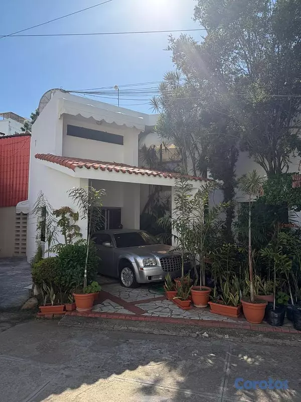 casas - Casa duplex de 3 habitaciones en venta en Urb. Rea 10