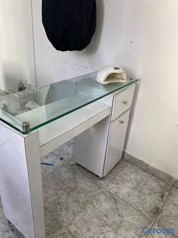 equipos profesionales -     Mesa para Uñas Profesional  + Lámpara LED Incluida, PRECIO NEGOCIABLE  6