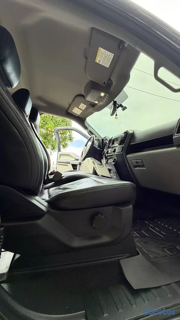 jeepetas y camionetas - Ford F150 XLT 2016 tracción trasera 4X4 Doble cabi 10