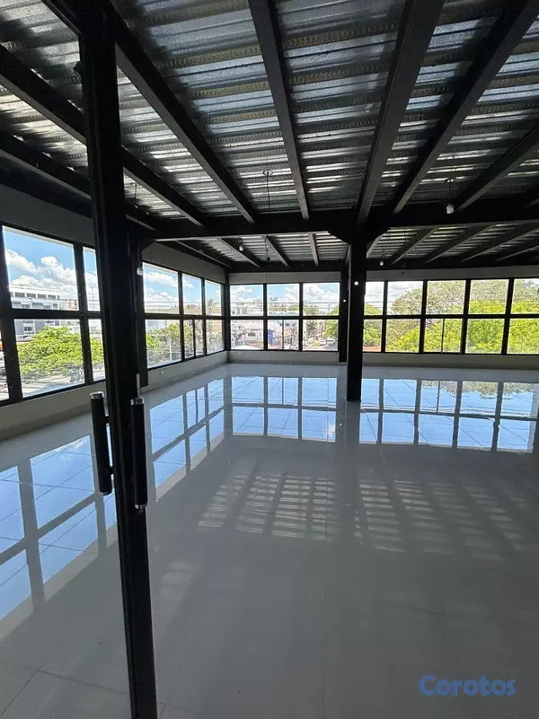 oficinas y locales comerciales - Edificio Comercial de 3 Niveles en Alquiler – Ensa 7