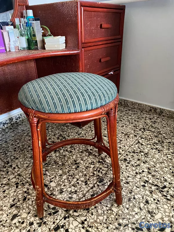 muebles y colchones - Coqueta con taburete y mesa de noche. 5