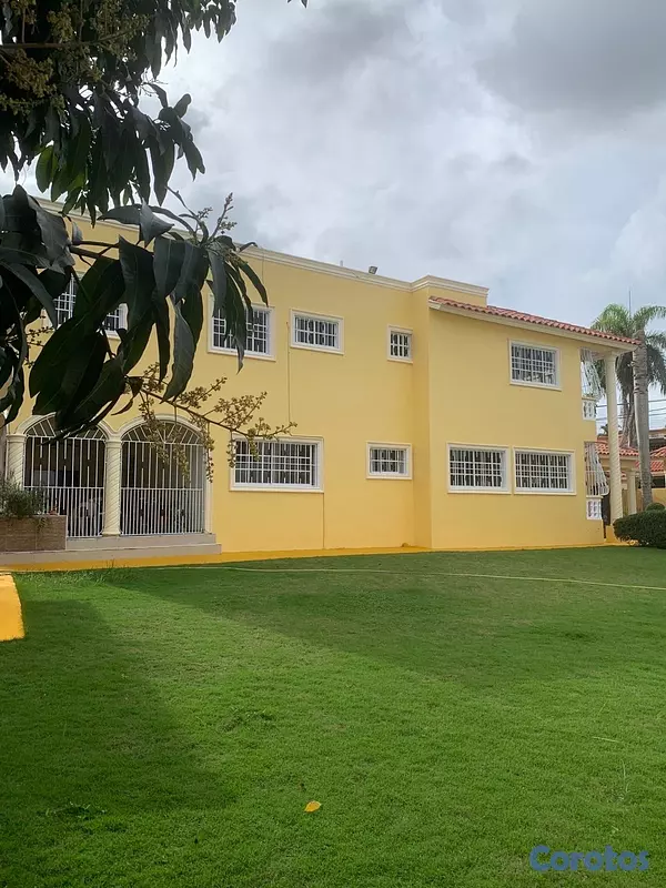 casas - Vendo Amplia Casa en Alameda, Santo Domingo  3
