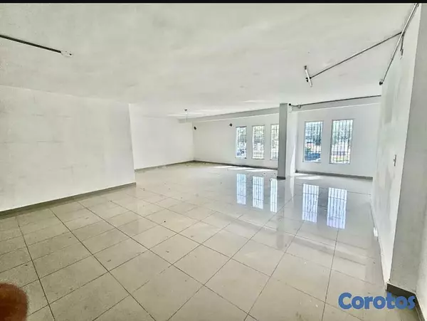 oficinas y locales comerciales - En Alquiler Local en la Julia en Segundo Nivel de 560m2 8