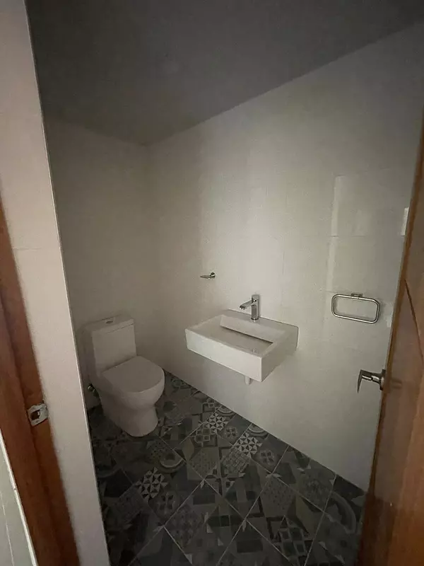apartamentos - Vendo en Los Restauradores.-
Apartamento de lujo:
3er.nivel 
146 mts2 + 30 mts2
 7