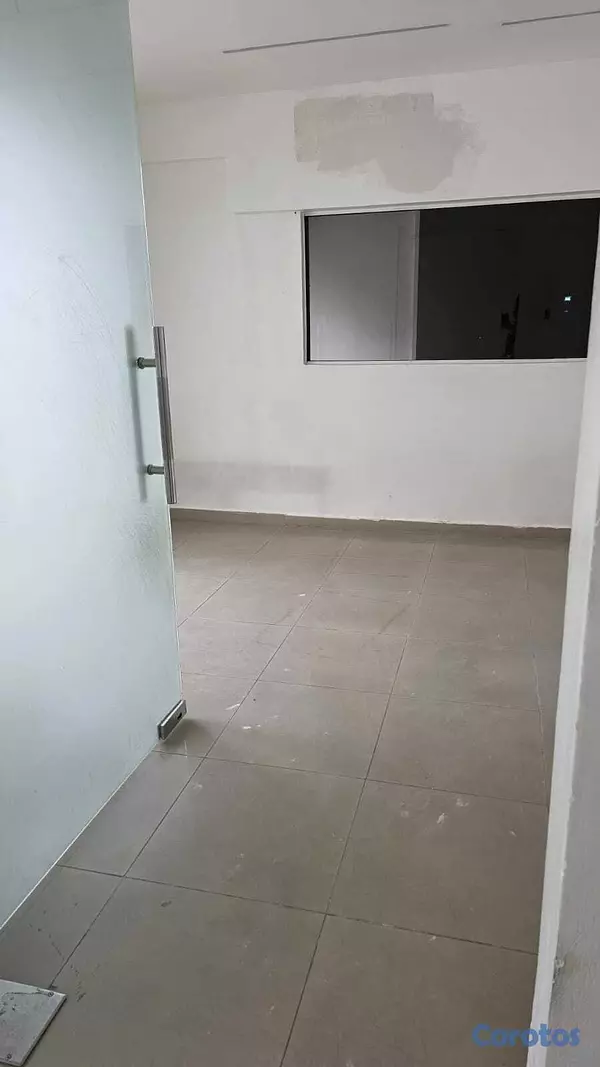 oficinas y locales comerciales - Local de 100 Mts en 1er Nivel, Excelente ubicación, Av. Rómulo 2