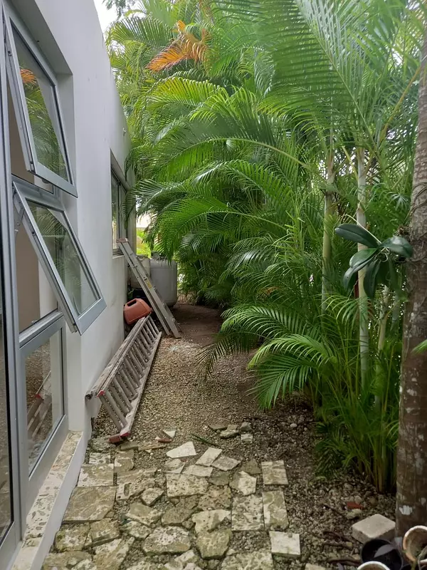 casas vacacionales y villas - Punta Cana Villaje-se Vende Villa Con 3 Suites En 695,000 

Punta cana villaje
 7
