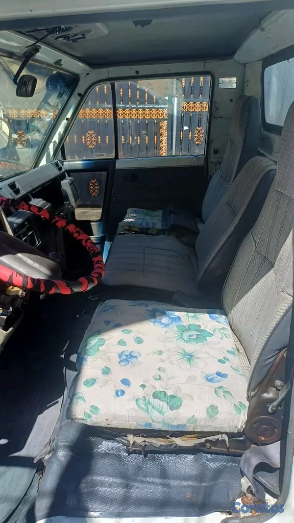 camiones y vehiculos pesados - Daihatsu Delta 2006 cabina ancha cama larga (Furgón) 11