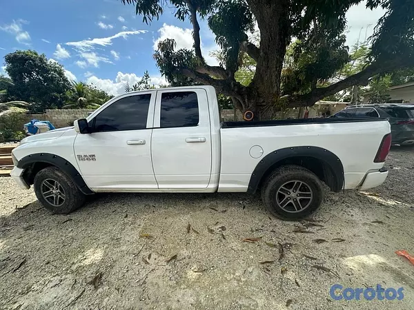 jeepetas y camionetas - Camioneta Doge usada con un costo de 14,000 US. 4