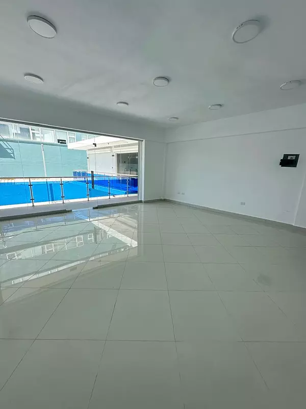 oficinas y locales comerciales - Local céntrico y moderno en bella vista  3