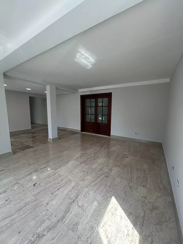 oficinas y locales comerciales - Local comercial en alquiler en Piantini 8
