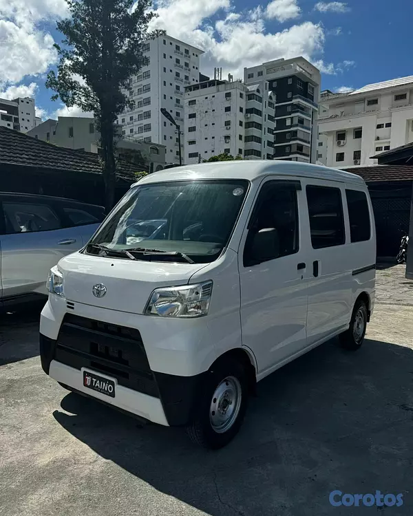jeepetas y camionetas - Toyota Pixis 2020 3