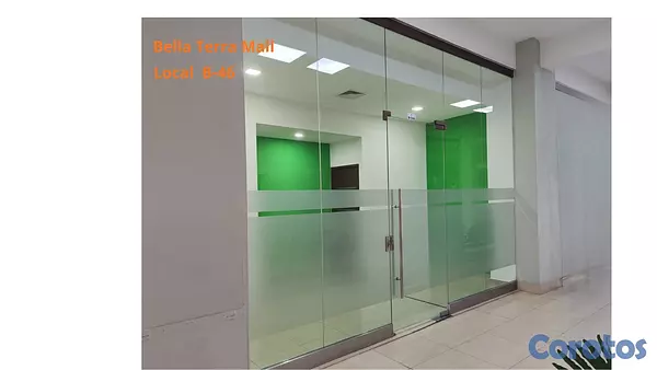 oficinas y locales comerciales - LOCALES COMERCIALES EN ALQUILER.  3 LOCALES  BELLA TERRA MALL Y 1 PLAZA EL PORTA 7