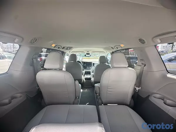 jeepetas y camionetas - TOYOTA SIENNA LE AWD 2020 1
