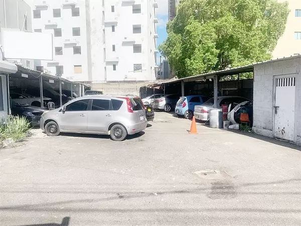 oficinas y locales comerciales - Local en el Quisqueya 800m 3
