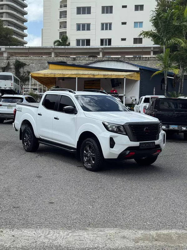 jeepetas y camionetas - Nissan frontier xe 2023 4