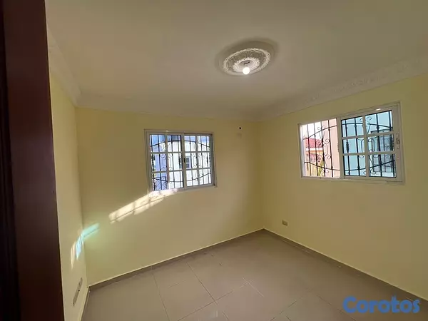 casas - venta de casa en vista hermosa cerca de la avenida mella Santo Domingo este  10
