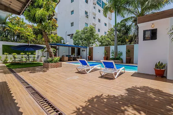 casas - Casa con 5 habitaciones y piscina en Corales del Sur, Santo Domingo Este 9