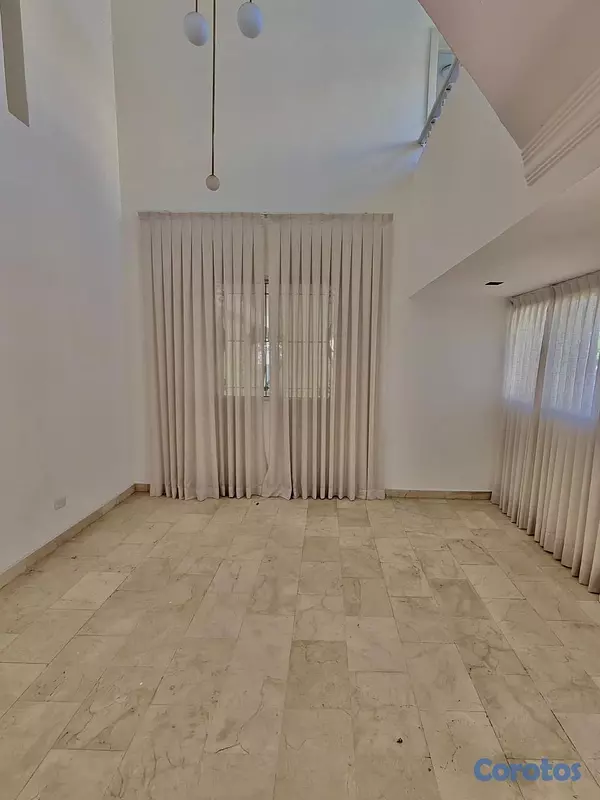 casas - casa de tres hab con baños y estudio . con jacuzzi en su jardín en  US 3,300 4