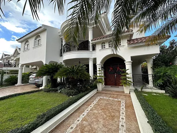 casas - Hermosa Residencia en Venta con Todo el Mobiliario  1