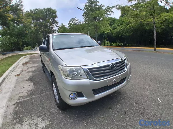 jeepetas y camionetas - Toyota hilux 2015 6