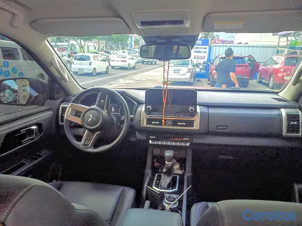 jeepetas y camionetas - Mitsubishi Tritón Diésel Doble Cabina 4WD 25  8