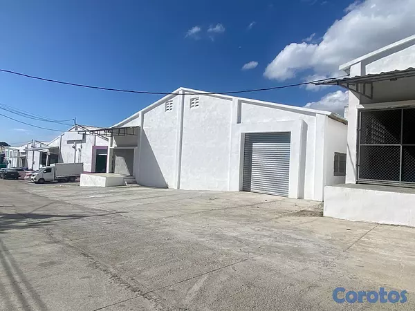 otros inmuebles - Se alquila nave en la Luperón 2