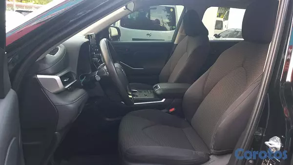 jeepetas y camionetas - Toyota Highlander Limited año 2021 9