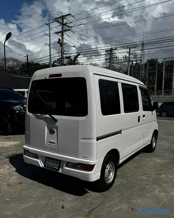 jeepetas y camionetas - Toyota Pixis 2020 4