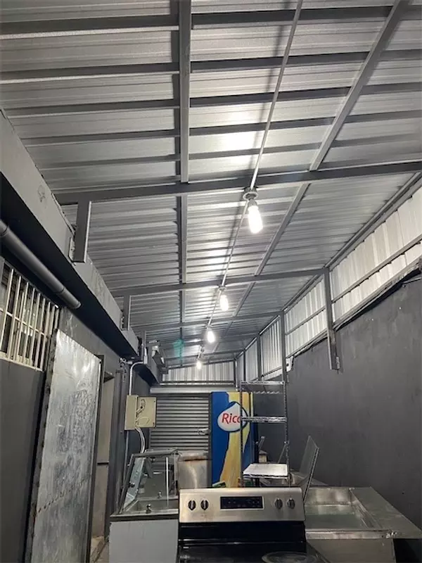 oficinas y locales comerciales - Local en zona céntrica y comercial 8