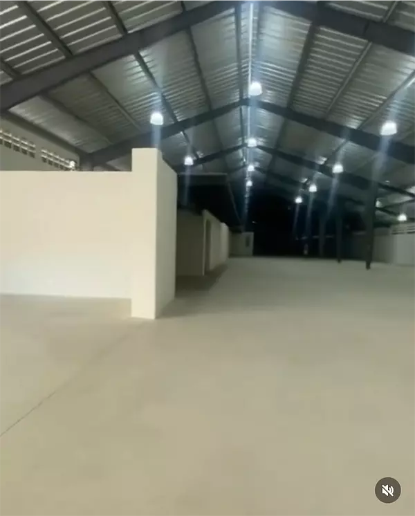 oficinas y locales comerciales - Nave en Engome 3200 m 6