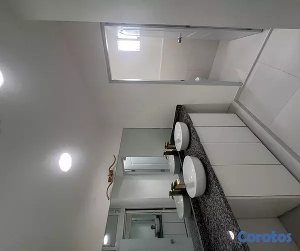 apartamentos - Alquilo apartamento de 3 habitaciones en Urbanizacion real📍 7