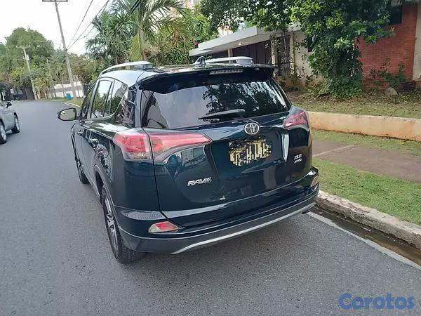 jeepetas y camionetas - Toyota Rav4 2017 XLE 4x4 4
