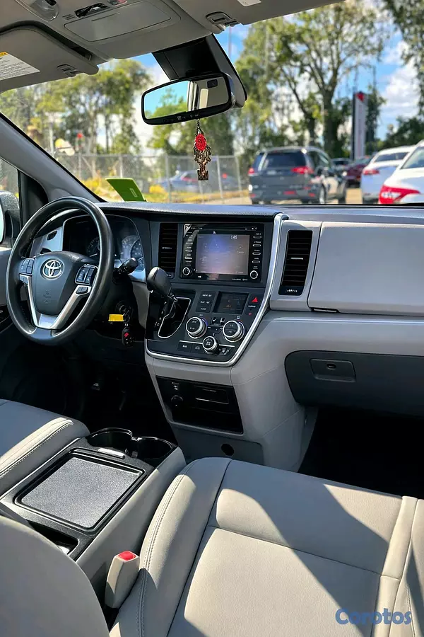 jeepetas y camionetas - TOYOTA SIENNA HANDICAP CLEAN CAR FAX 12