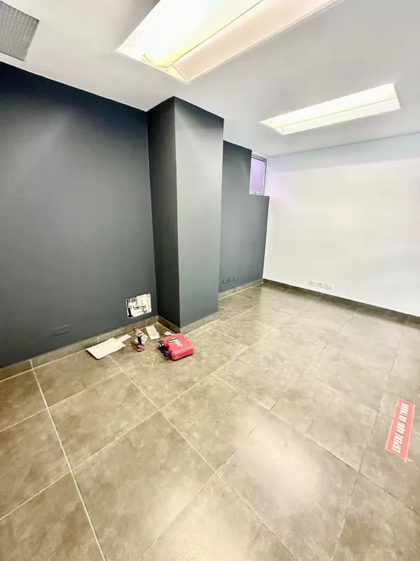 oficinas y locales comerciales - Local céntrico en ens Paraiso 7